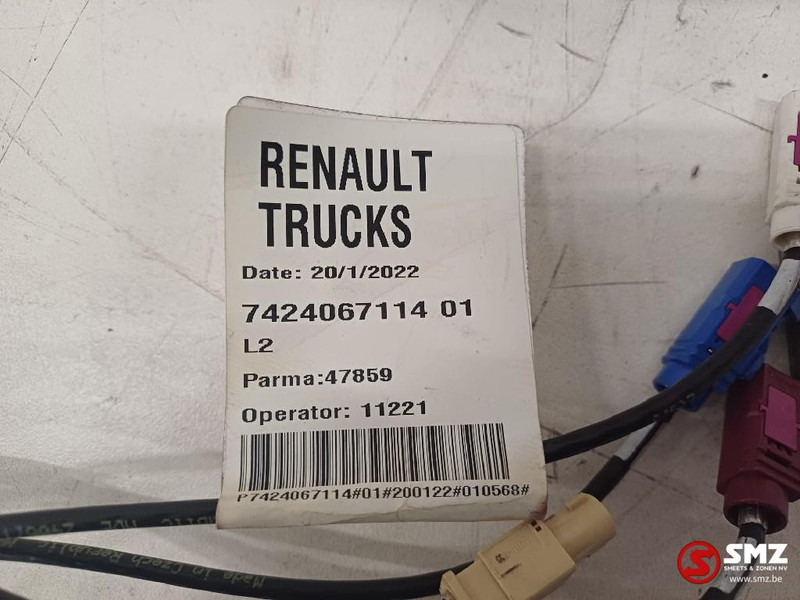 Renault Occ antenne Renault - Cab and interior for Truck: picture 4 Renault Occ antenne Renault - Cab and interior for Truck: picture 4