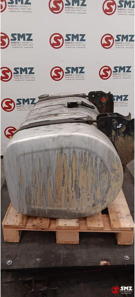 Renault Occ brandstoftank 415L + steunen Renault - Fuel tank for Truck: picture 3 Renault Occ brandstoftank 415L + steunen Renault - Fuel tank for Truck: picture 3