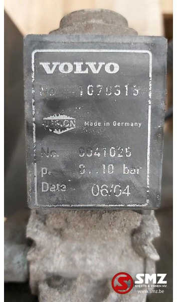 Volvo Occ Spatbordsteun met ventielen Volvo FH12 - Body and exterior for Truck: picture 4 Volvo Occ Spatbordsteun met ventielen Volvo FH12 - Body and exterior for Truck: picture 4