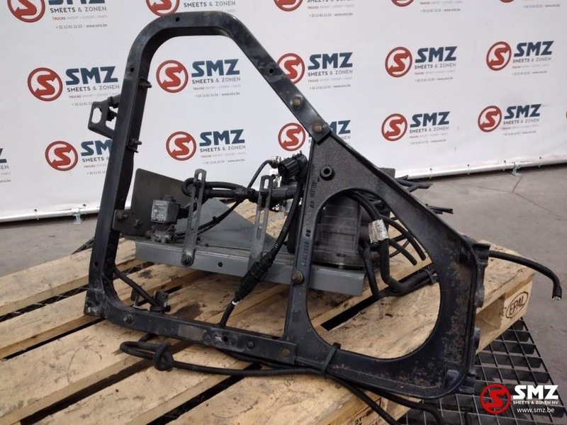 Volvo Occ Spatbordsteun met ventielen Volvo FH12 - Body and exterior for Truck: picture 1 Volvo Occ Spatbordsteun met ventielen Volvo FH12 - Body and exterior for Truck: picture 1