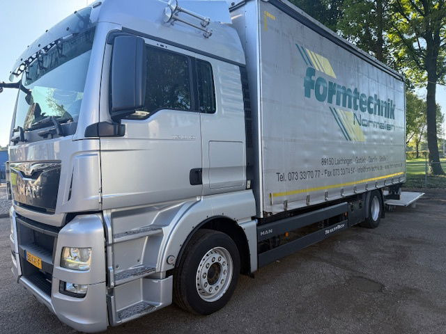 MAN TGX 18.420 - Curtainsider truck: picture 2 MAN TGX 18.420 - Curtainsider truck: picture 2