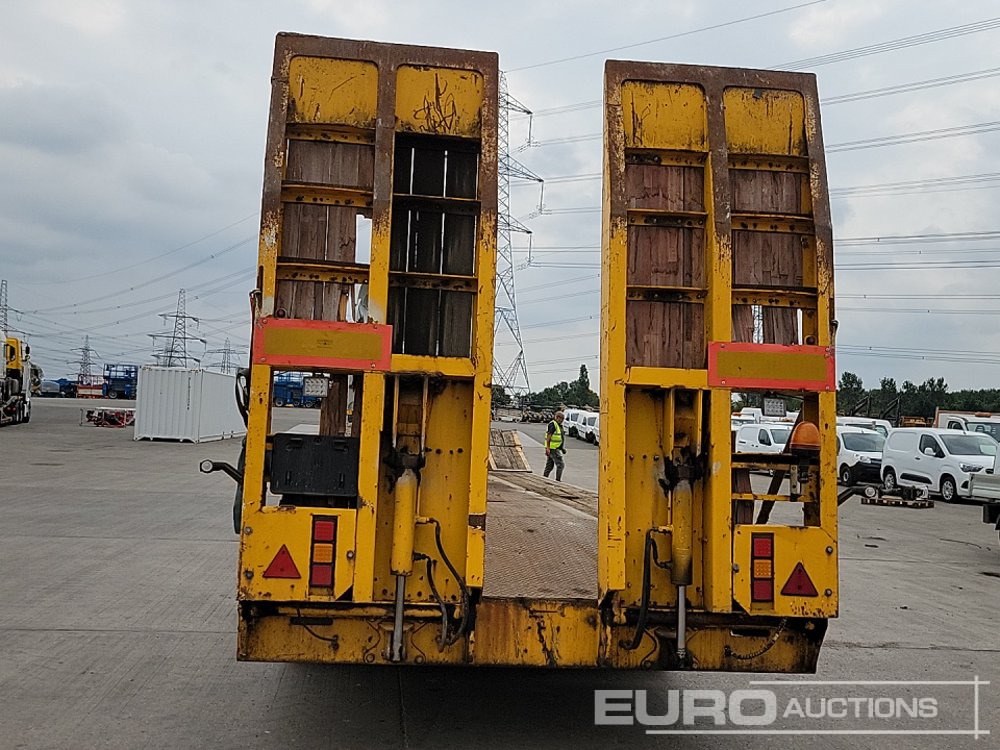 1998 King trailers Tri Axle Step Frame Low Loader Trailer, Neck Ramps, Out Riggers, Hydraulic Ramps - Low loader semi-trailer: picture 4 1998 King trailers Tri Axle Step Frame Low Loader Trailer, Neck Ramps, Out Riggers, Hydraulic Ramps - Low loader semi-trailer: picture 4