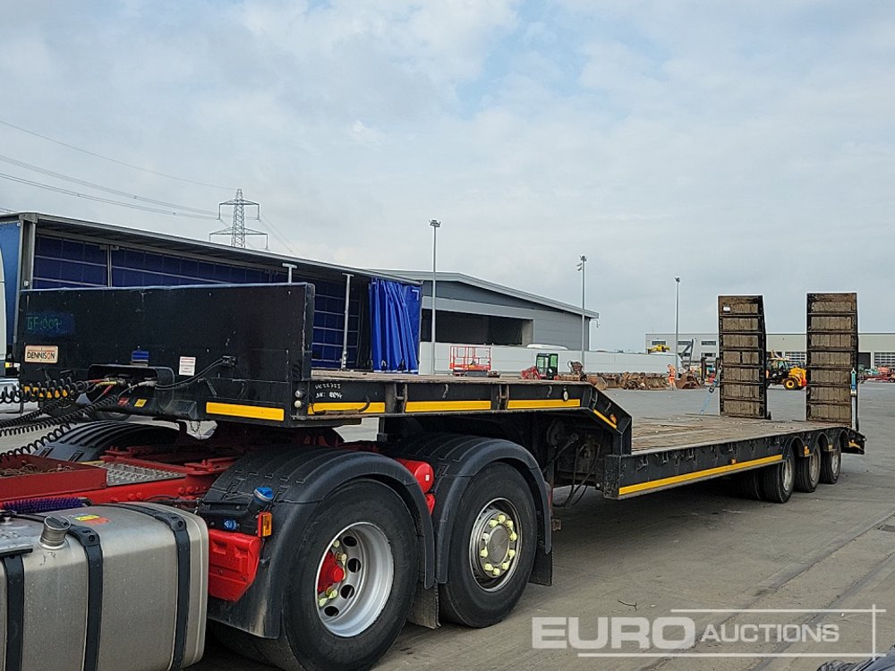 2001 Dennison Trailers Tri Axle Step Frame Low Loader, Hydraulic Ramps, Out Riggers - Low loader semi-trailer: picture 1 2001 Dennison Trailers Tri Axle Step Frame Low Loader, Hydraulic Ramps, Out Riggers - Low loader semi-trailer: picture 1