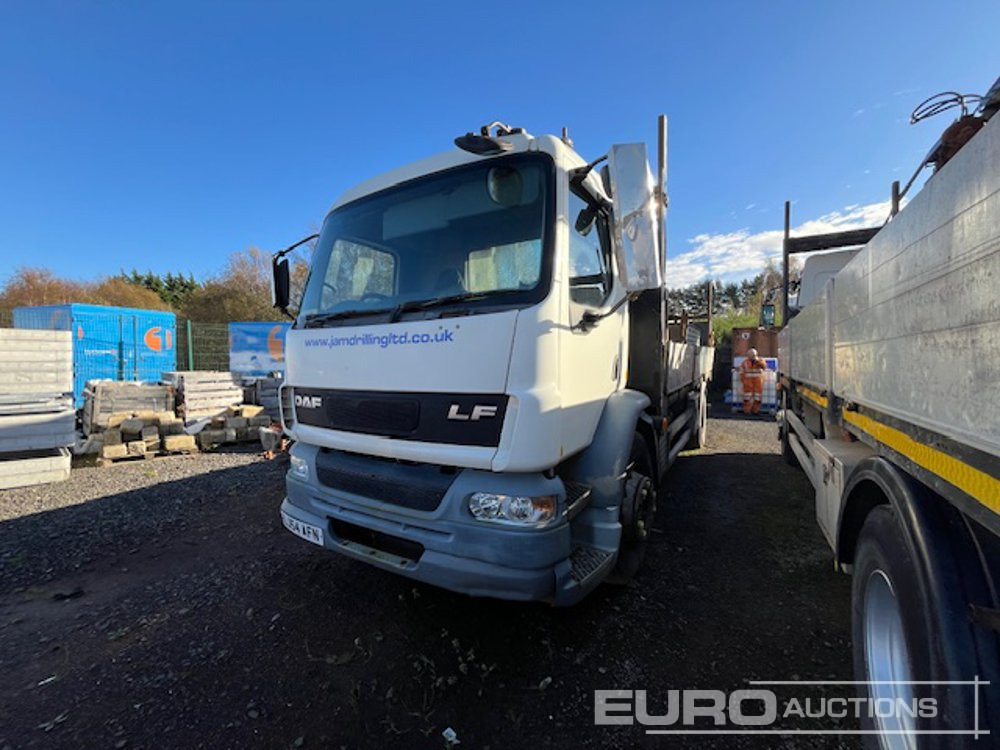 2004 DAF LF55.220 18 - Dropside/ Flatbed truck: picture 1 2004 DAF LF55.220 18 - Dropside/ Flatbed truck: picture 1