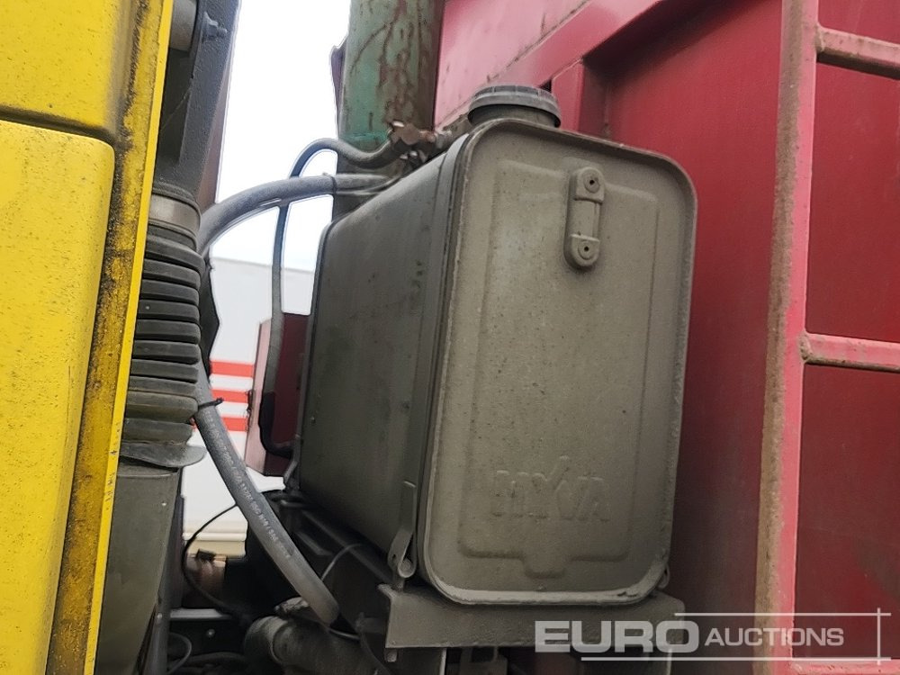 Tipper 2004 Volvo 8x4 Tipper, Manual Gearbox, Looby Body: picture 17