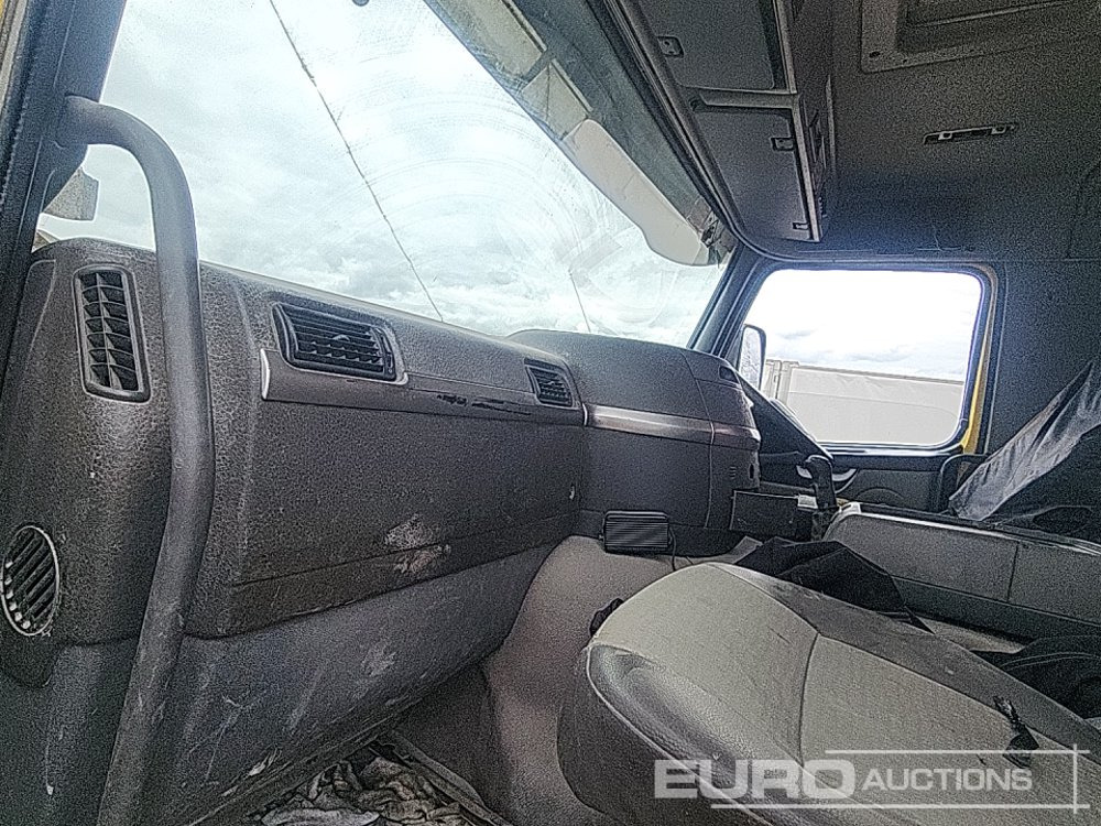 Tipper 2004 Volvo 8x4 Tipper, Manual Gearbox, Looby Body: picture 24