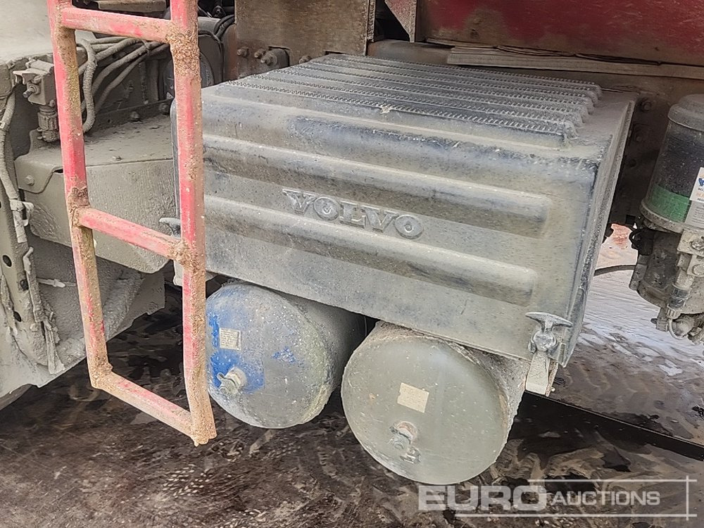 Tipper 2004 Volvo 8x4 Tipper, Manual Gearbox, Looby Body: picture 15