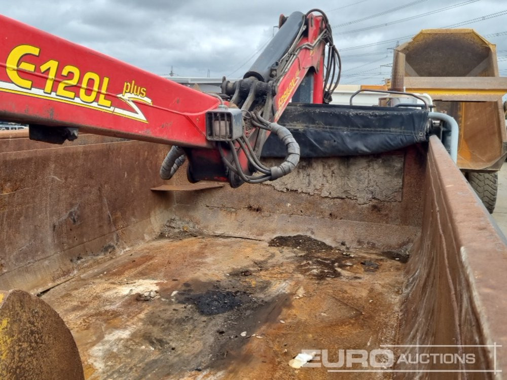 Tipper, Crane truck 2006 Volvo FM: picture 28