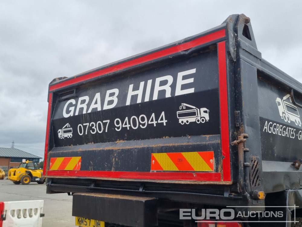 Tipper, Crane truck 2006 Volvo FM: picture 29