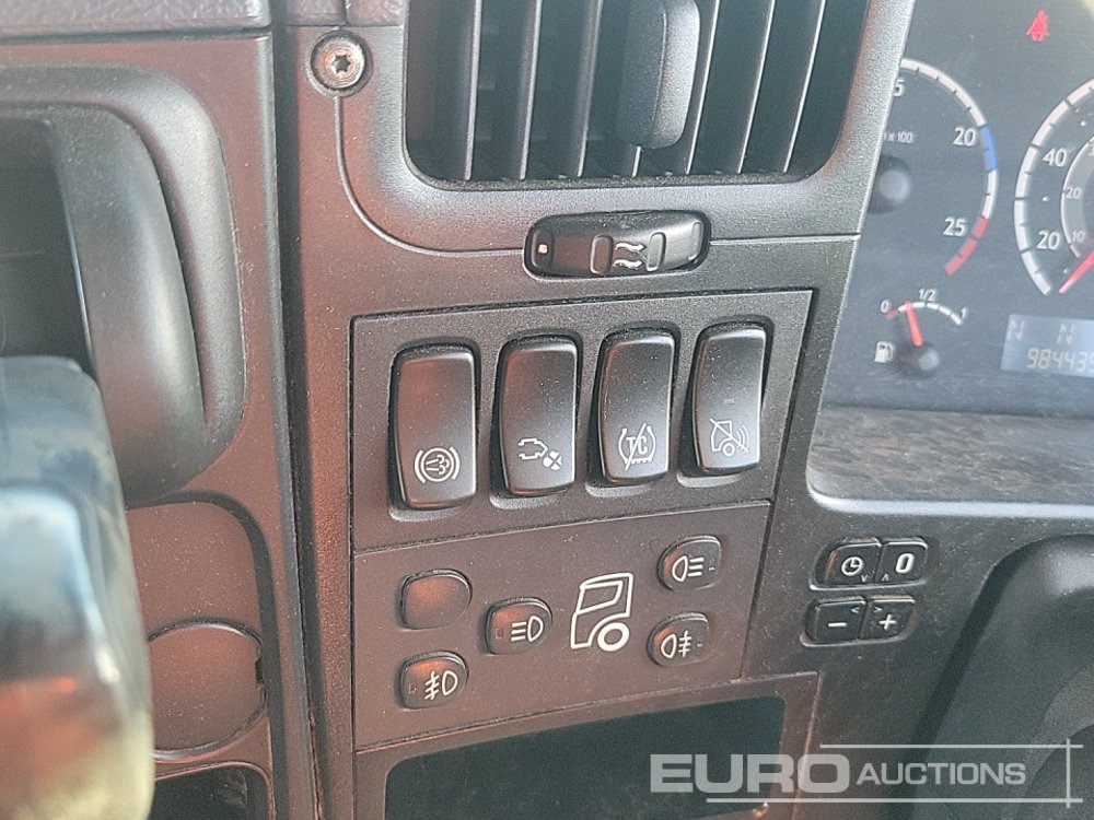 Cab chassis truck 2008 Scania R310: picture 33