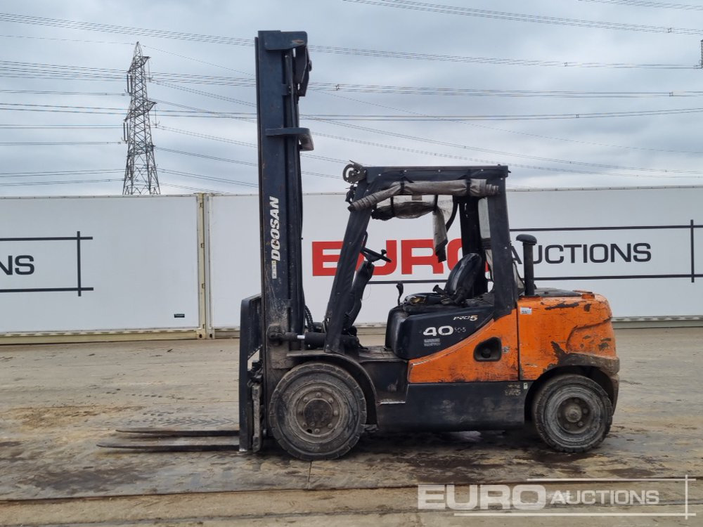 2010 Doosan Diesel Forklift, 2 Stage Mast, Side Shift, Forks - Forklift: picture 2 2010 Doosan Diesel Forklift, 2 Stage Mast, Side Shift, Forks - Forklift: picture 2
