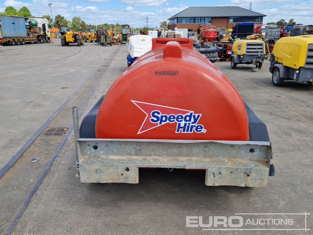 2010 Western Twin Axle Plastic Water Bowser - Storage tank: picture 4 2010 Western Twin Axle Plastic Water Bowser - Storage tank: picture 4