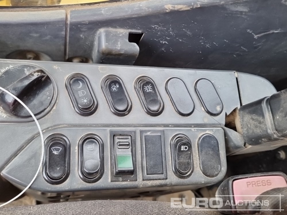 Crawler excavator 2012 Komatsu PC210LC-8: picture 48