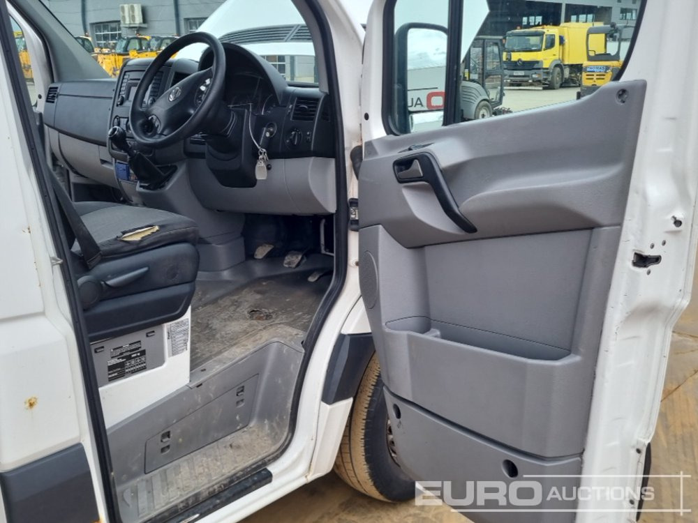 Box van 2013 Volkswagen Crafter CR35: picture 28