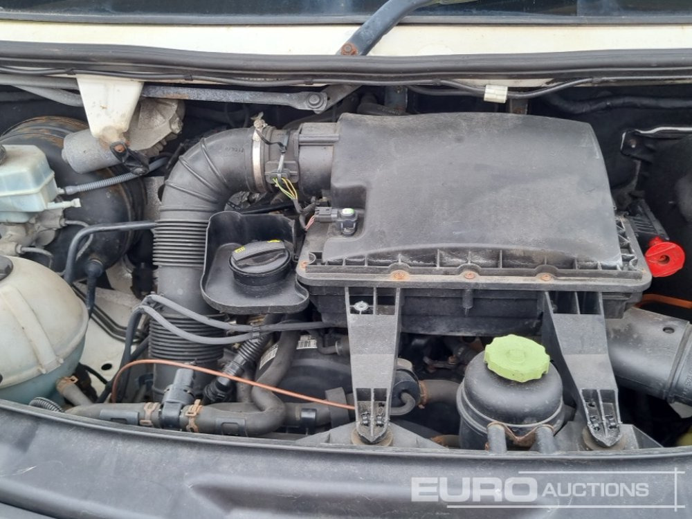 Box van 2013 Volkswagen Crafter CR35: picture 17