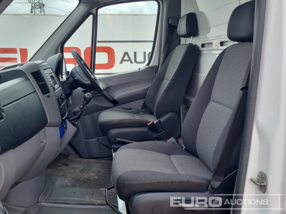Box van 2013 Volkswagen Crafter CR35: picture 27