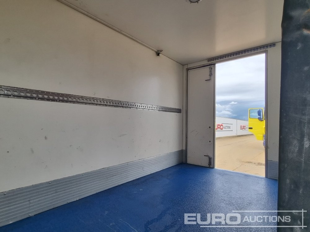 Box van 2013 Volkswagen Crafter CR35: picture 24