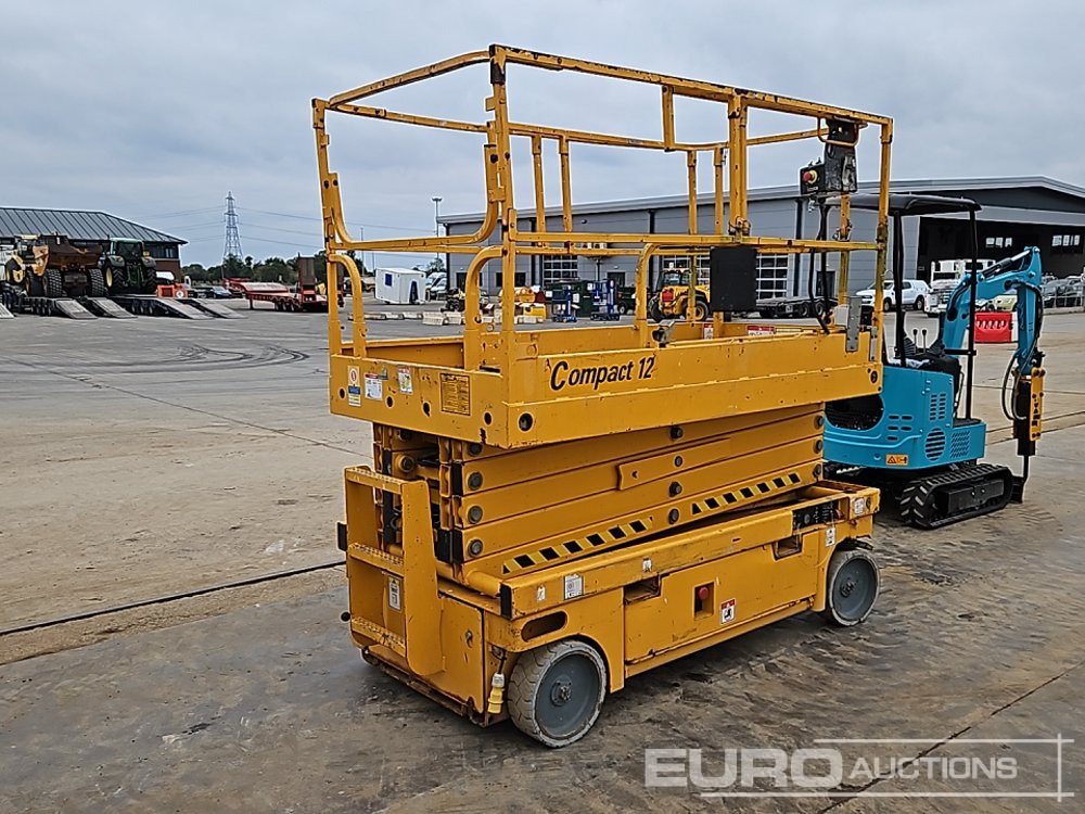 2014 Haulotte Compact 12 - Aerial platform: picture 5 2014 Haulotte Compact 12 - Aerial platform: picture 5