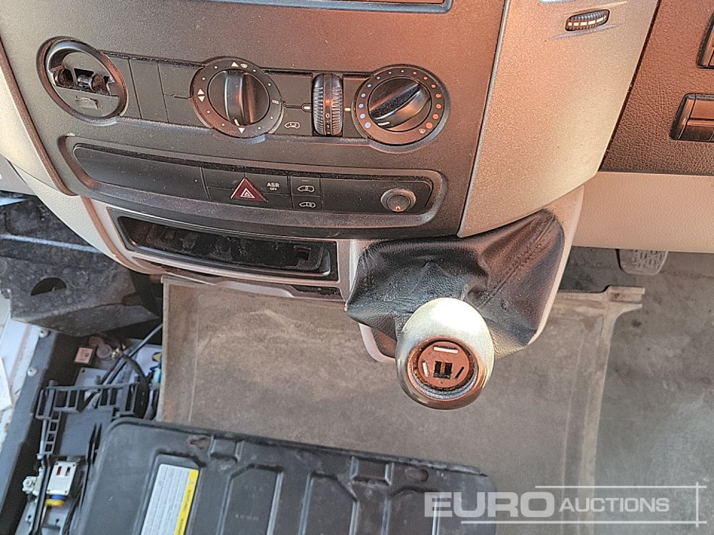 Panel van 2014 Mercedes Sprinter: picture 25