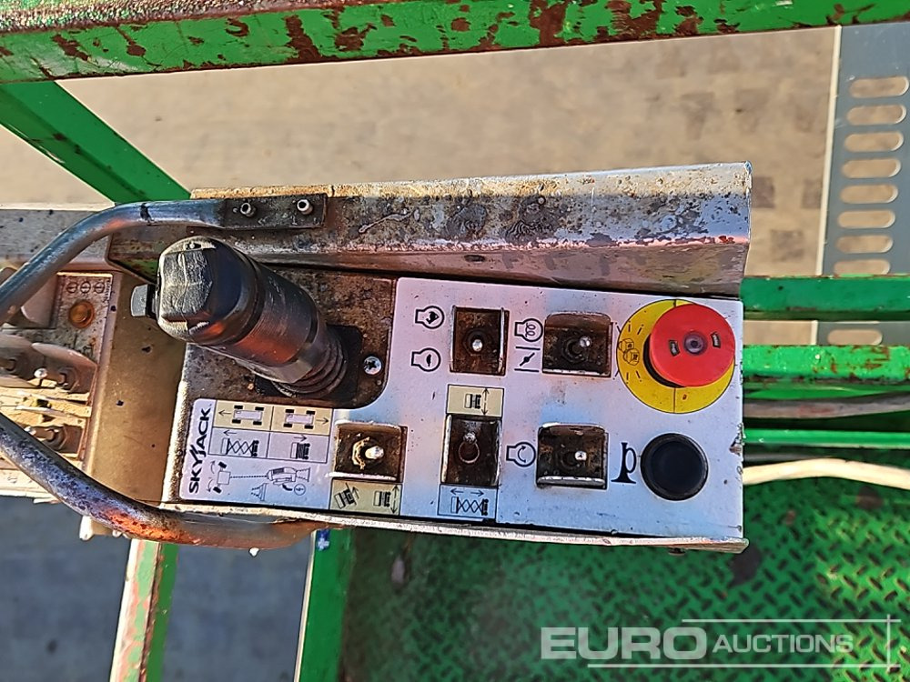 Aerial platform 2015 SkyJack SJ6826RT: picture 34