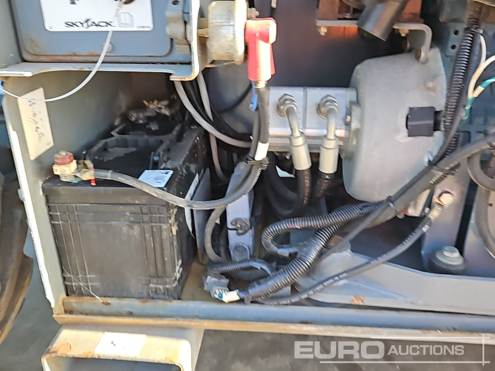 Aerial platform 2015 SkyJack SJ6826RT: picture 21