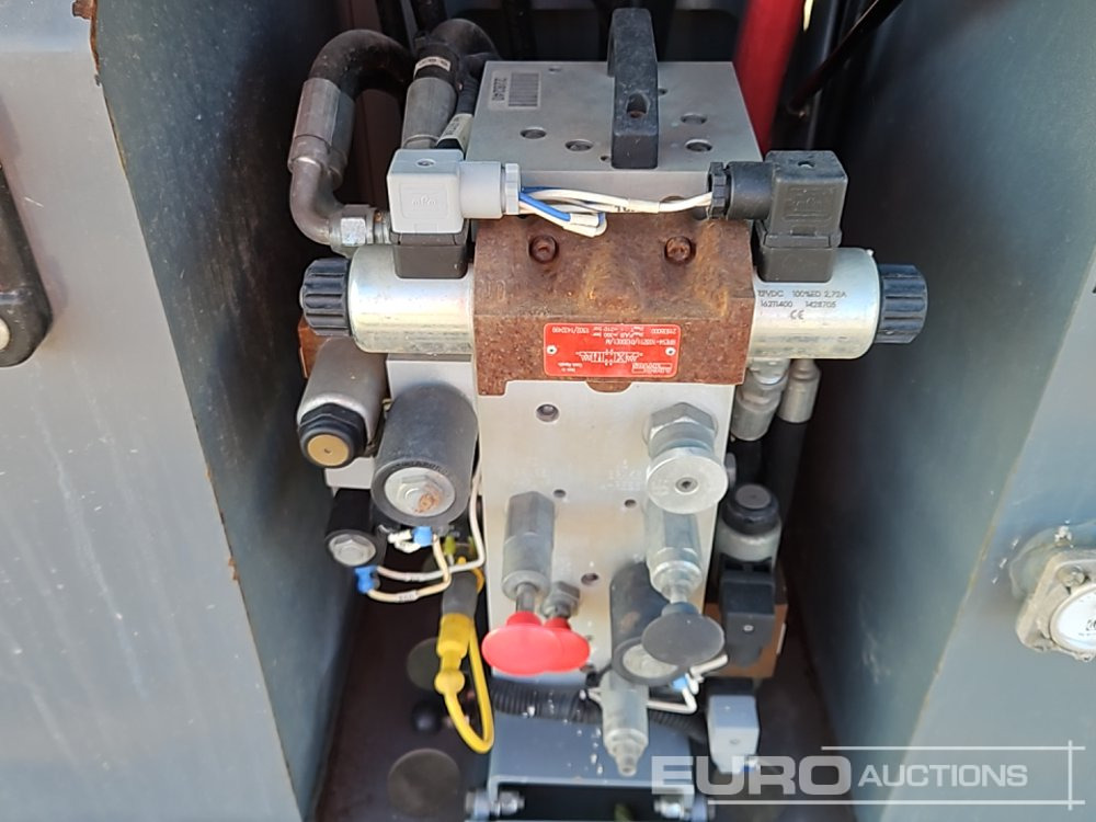 Aerial platform 2015 SkyJack SJ6826RT: picture 18