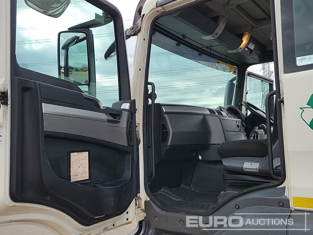 Hook lift truck 2016 MAN TGS32.360: picture 39
