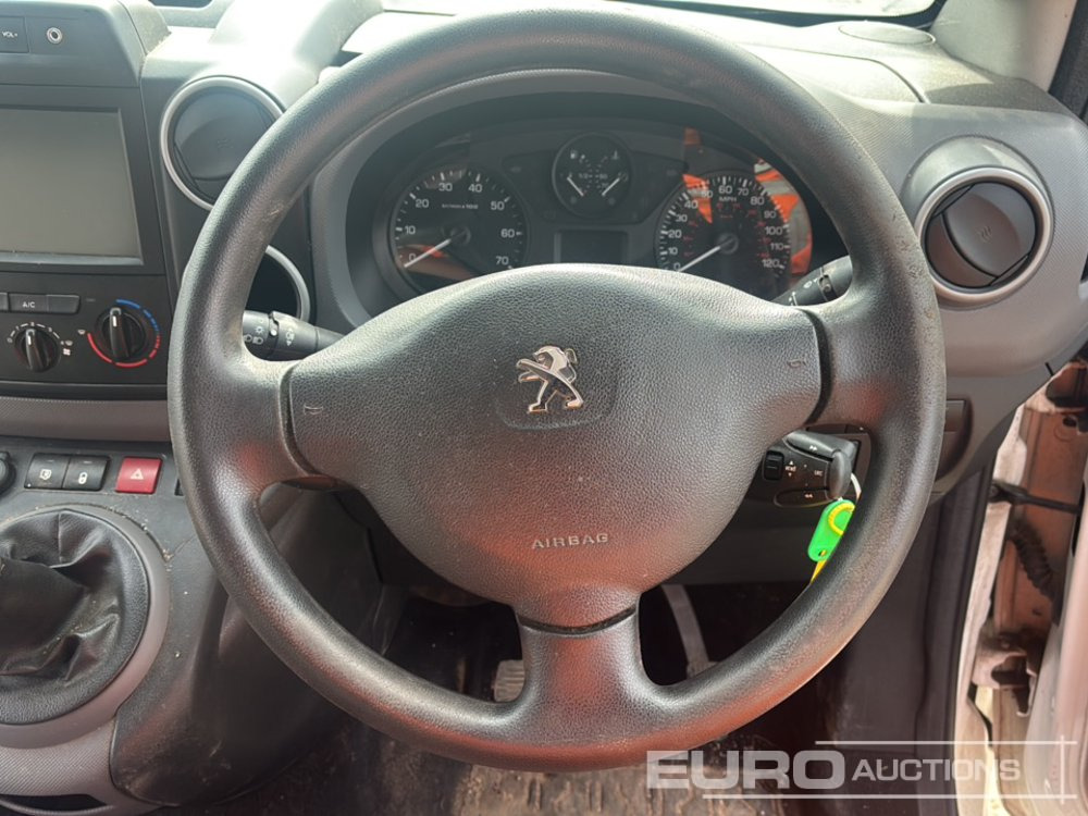 Small van 2016 Peugeot Partner: picture 31