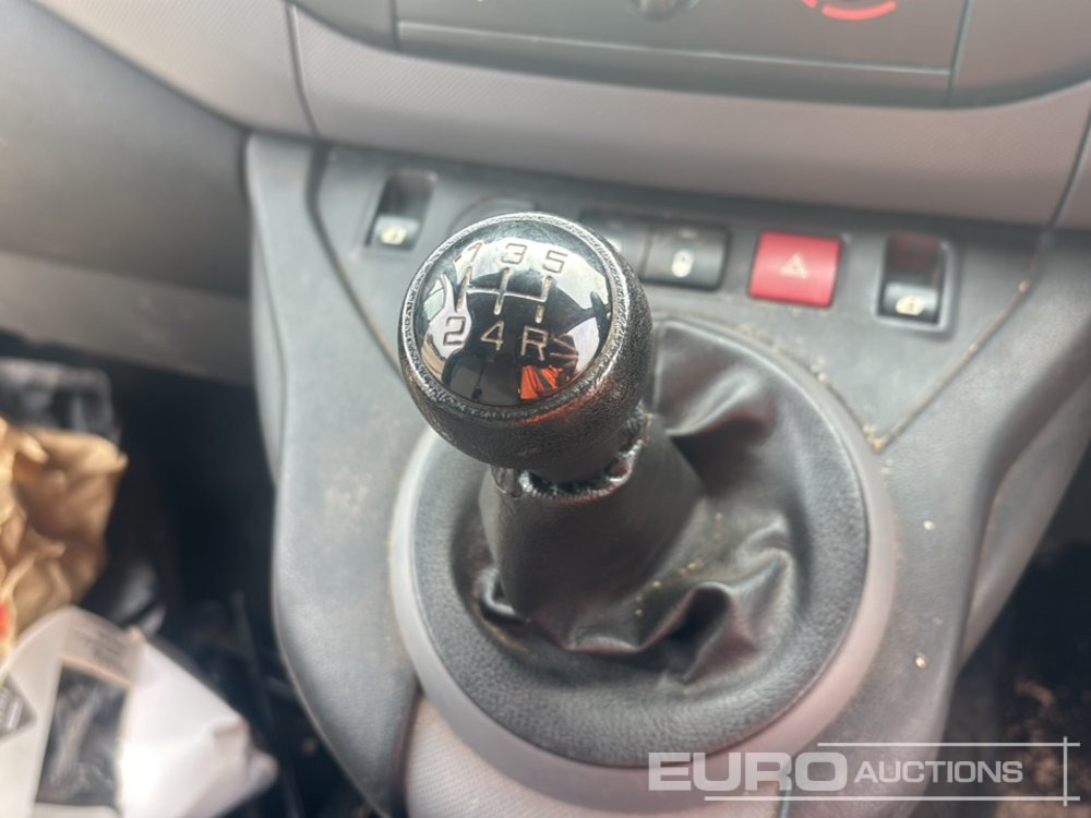 Small van 2016 Peugeot Partner: picture 22