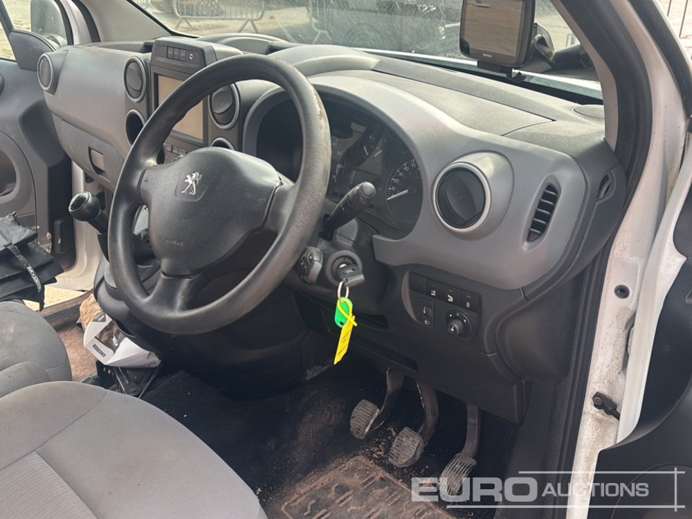 Small van 2016 Peugeot Partner: picture 19