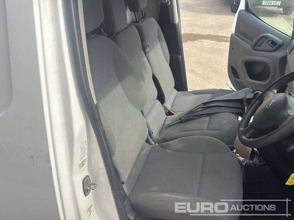 Small van 2016 Peugeot Partner: picture 20