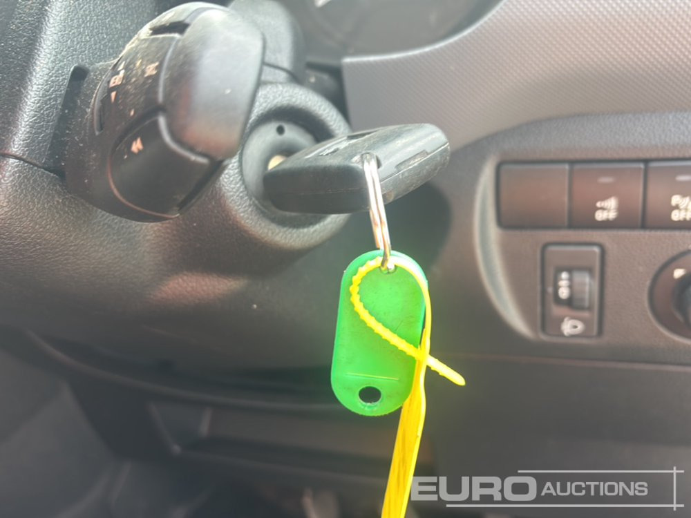 Small van 2016 Peugeot Partner: picture 30