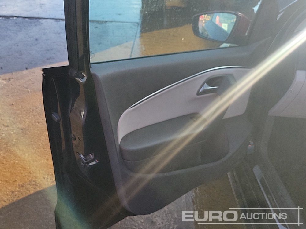 Car 2017 Volkswagen Polo: picture 25