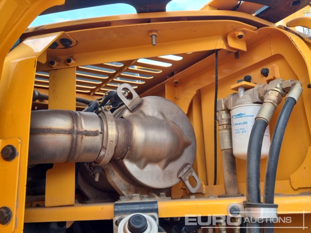 Crawler excavator 2018 Hyundai HX235LCR: picture 28