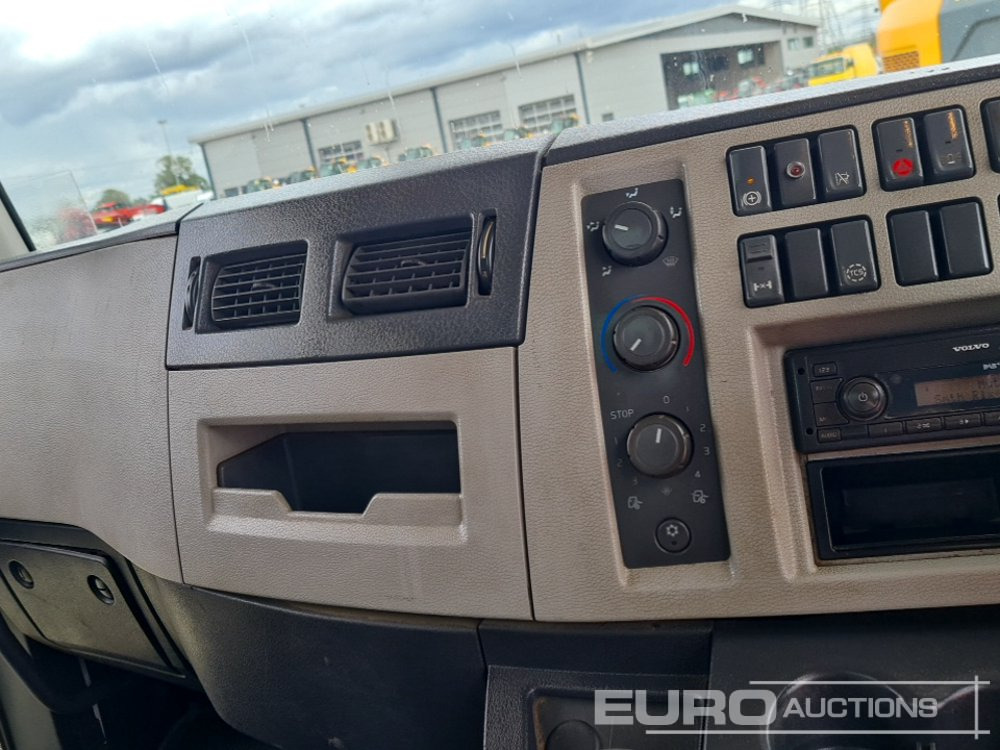 Skip loader truck 2018 Volvo FL818: picture 32