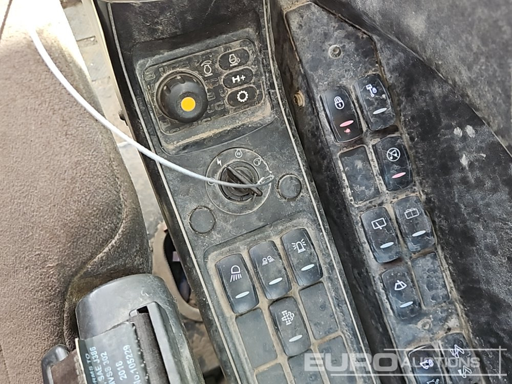 Crawler excavator 2019 JCB JS130LC: picture 50