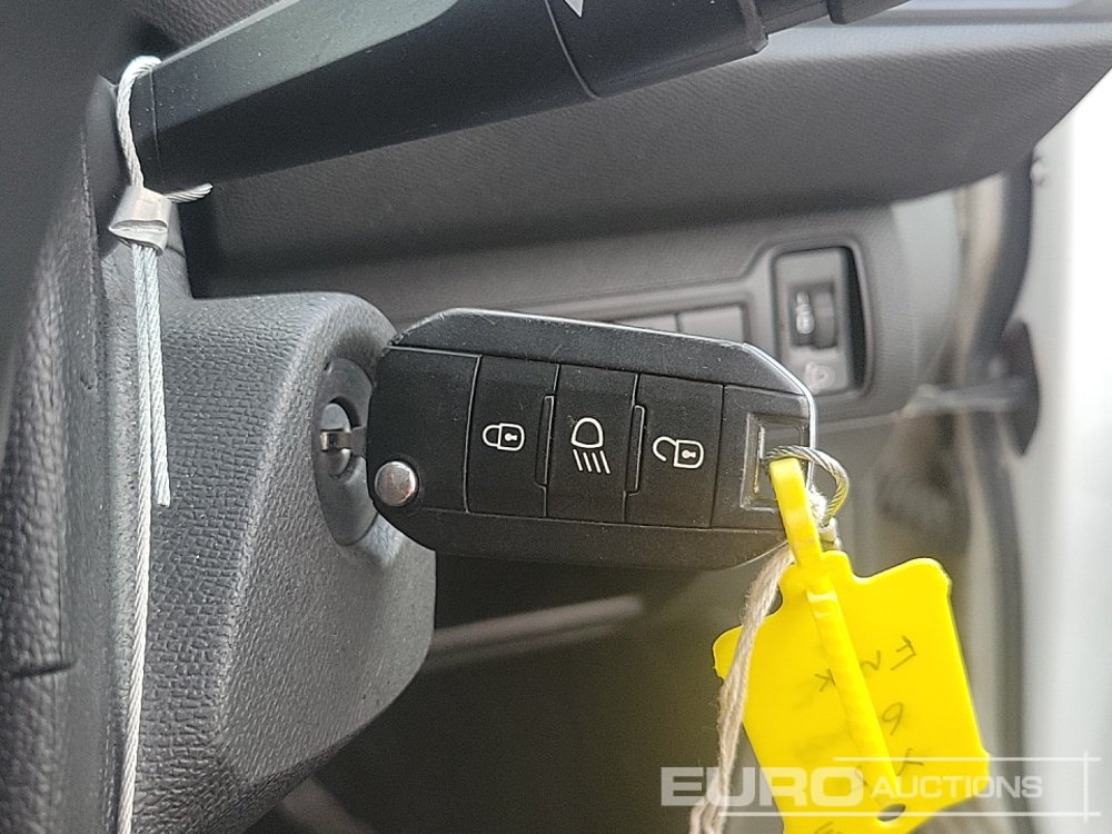 Car 2019 Peugeot 308: picture 37