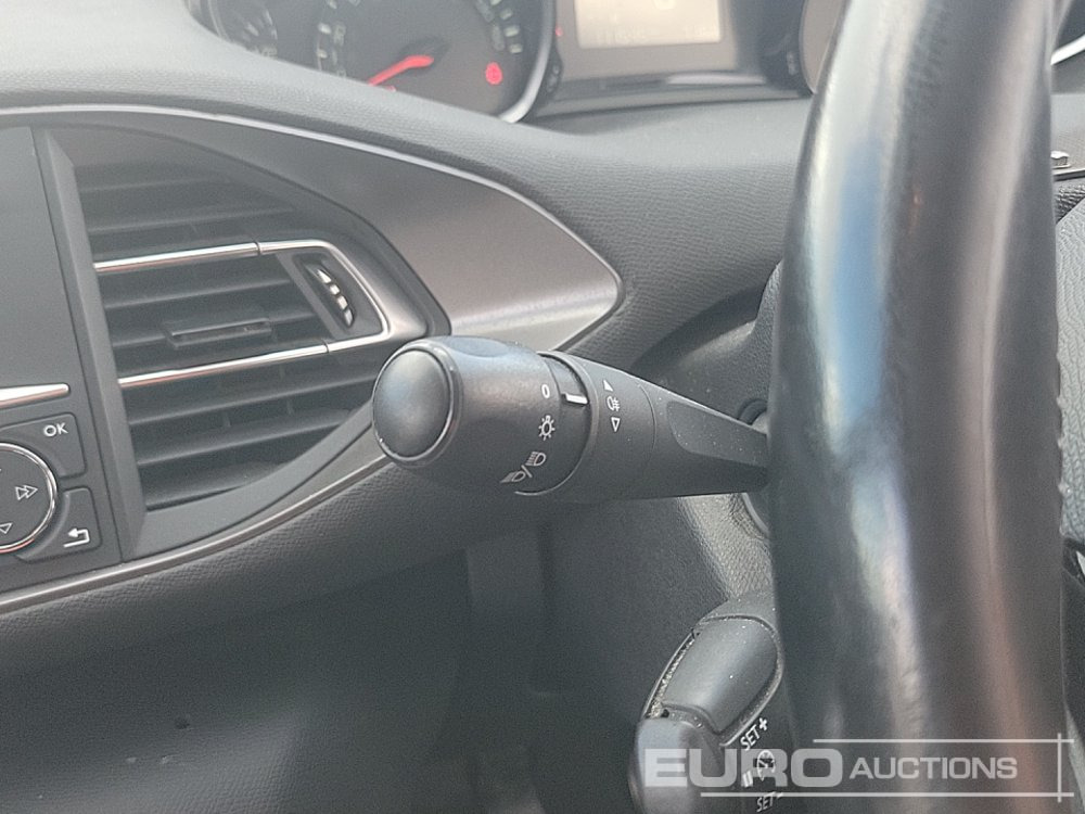 Car 2019 Peugeot 308: picture 31