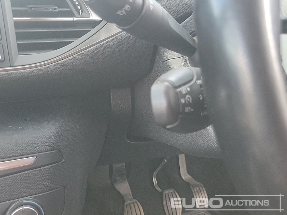 Car 2019 Peugeot 308: picture 32