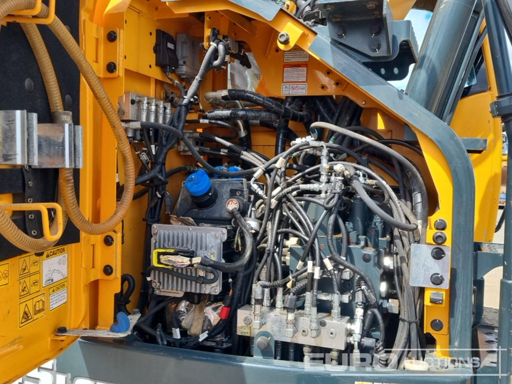 Crawler excavator 2021 Hyundai HX145LCR: picture 42