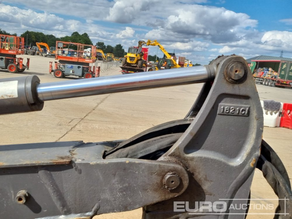 Mini excavator 2021 Volvo EC18E: picture 19