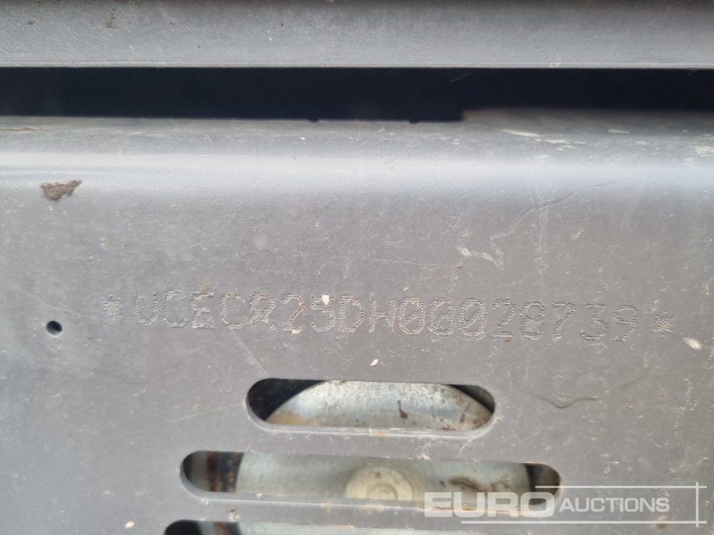 Mini excavator 2021 Volvo ECR25D: picture 36