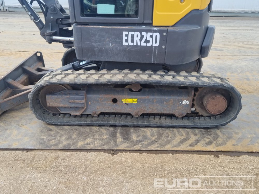 Mini excavator 2021 Volvo ECR25D: picture 9