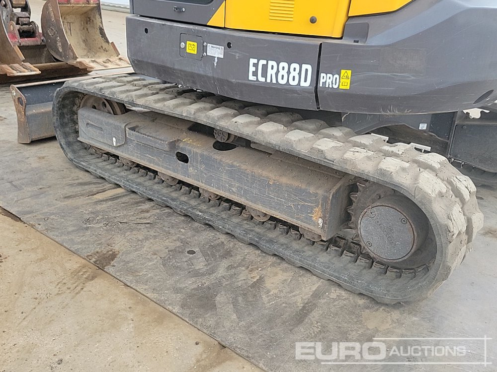 Mini excavator 2022 Volvo ECR88D: picture 10