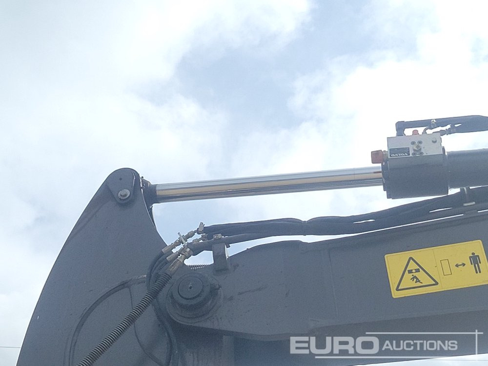 Mini excavator 2022 Volvo ECR88D: picture 37