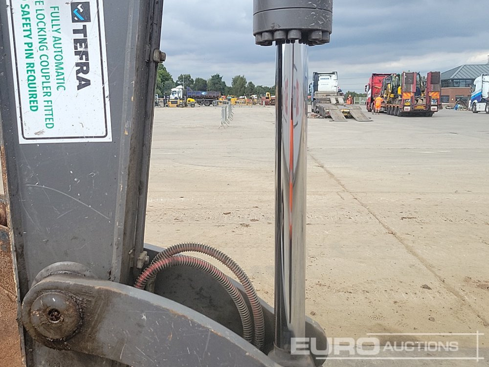 Mini excavator 2022 Volvo ECR88D: picture 31