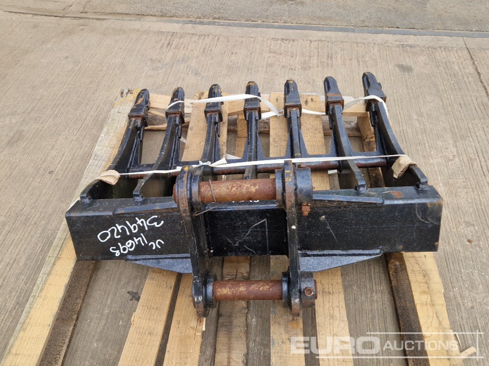 32" Landscape Rake 45mm Pin 4-6 Ton Excavator - Bucket: picture 4 32" Landscape Rake 45mm Pin 4-6 Ton Excavator - Bucket: picture 4