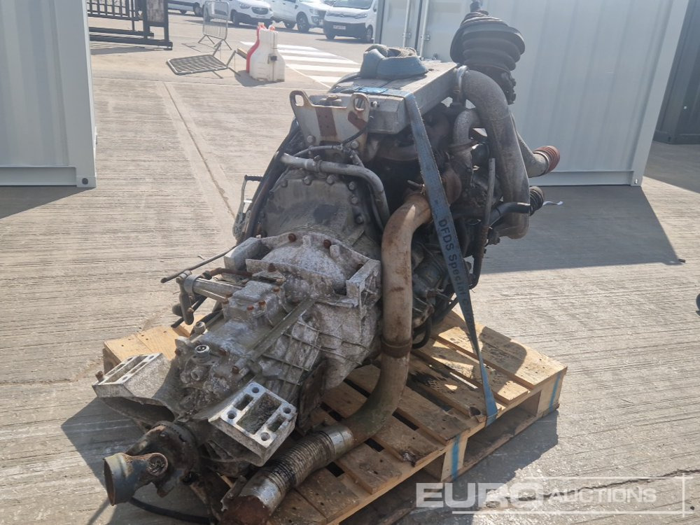 4 Cylinder Engine, Gearbox - Engine: picture 5 4 Cylinder Engine, Gearbox - Engine: picture 5