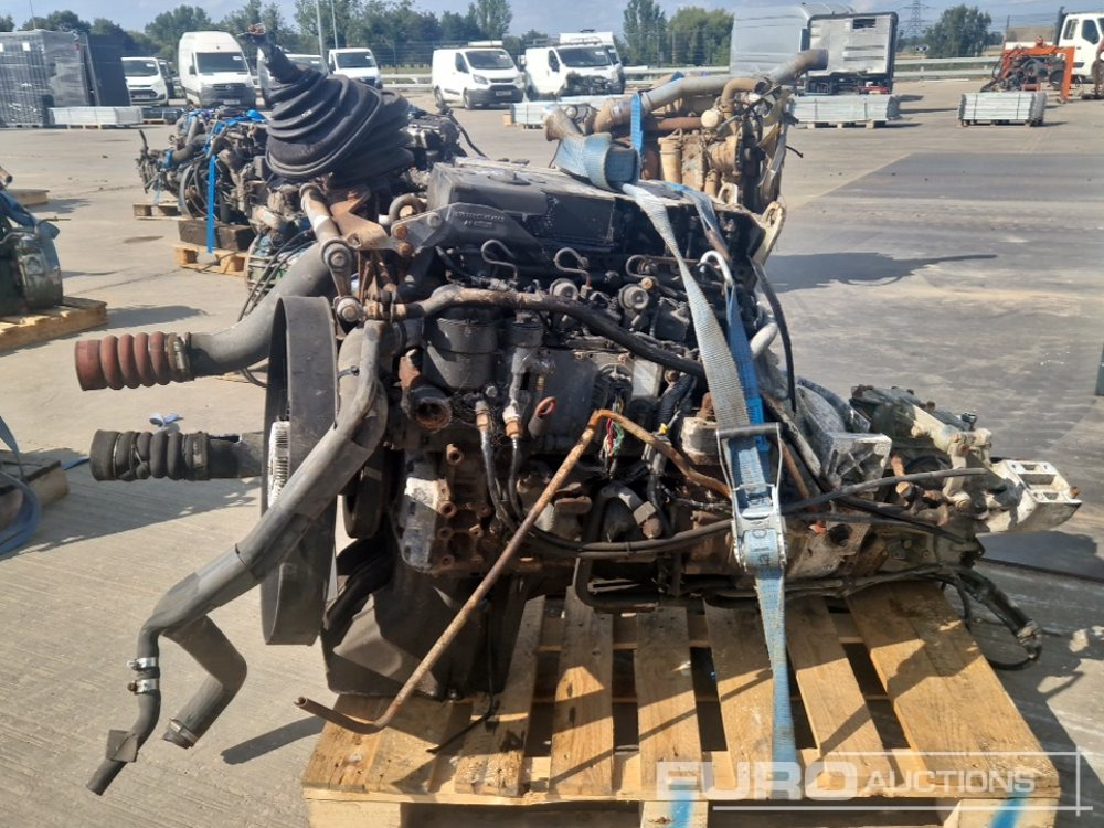 4 Cylinder Engine, Gearbox - Engine: picture 2 4 Cylinder Engine, Gearbox - Engine: picture 2