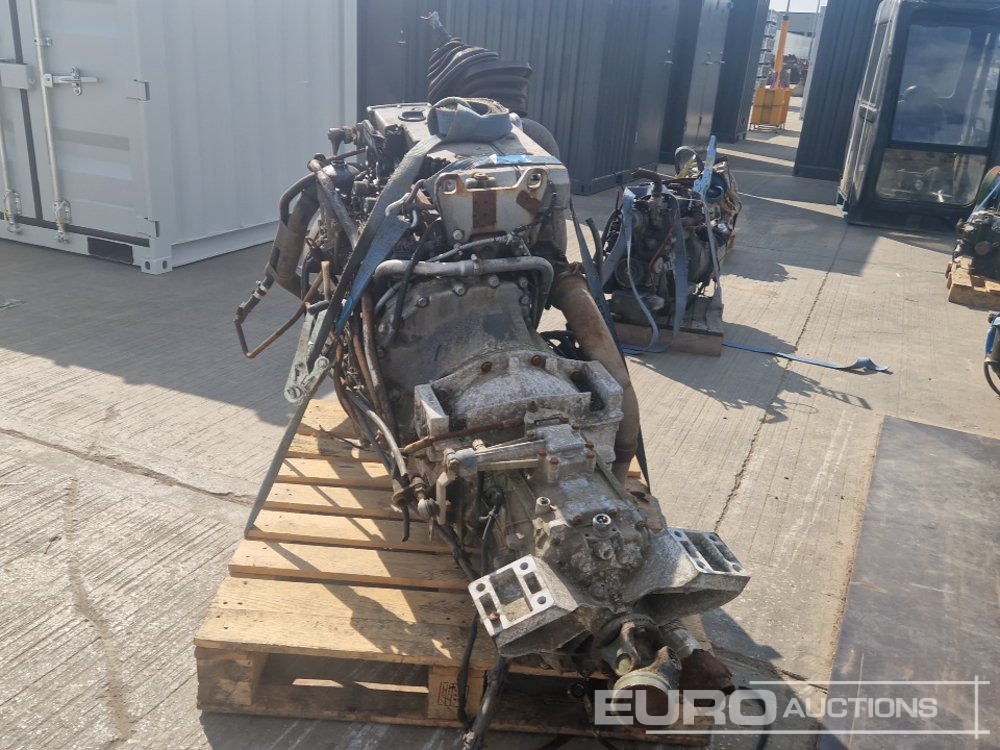 4 Cylinder Engine, Gearbox - Engine: picture 4 4 Cylinder Engine, Gearbox - Engine: picture 4